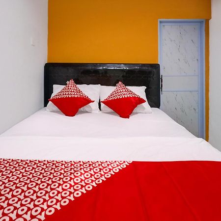 Super Oyo Capital O 93076 Batam Backpacker Guesthouse 2 Pembunuh Eksteriør billede
