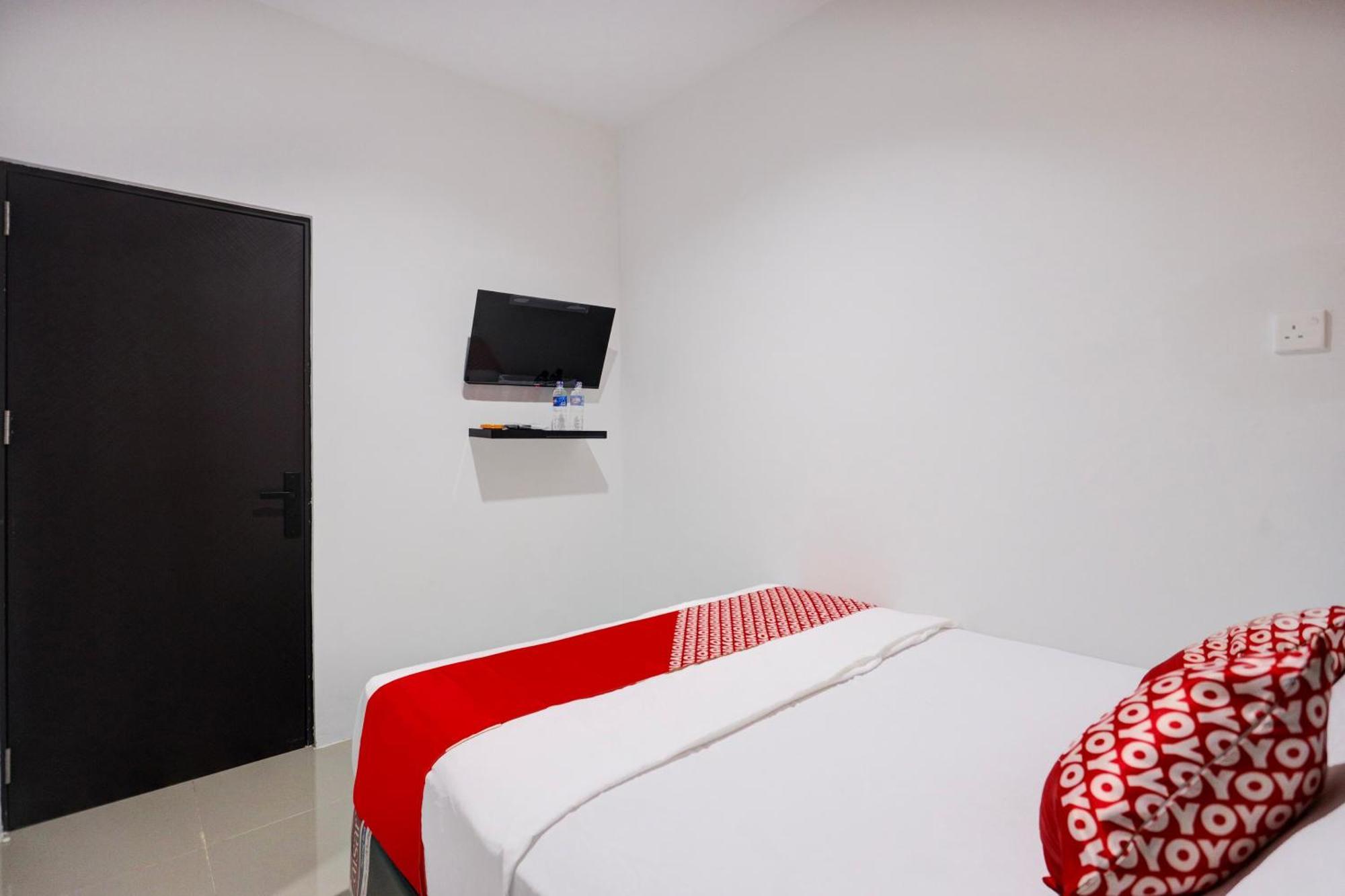 Super Oyo Capital O 93076 Batam Backpacker Guesthouse 2 Pembunuh Eksteriør billede