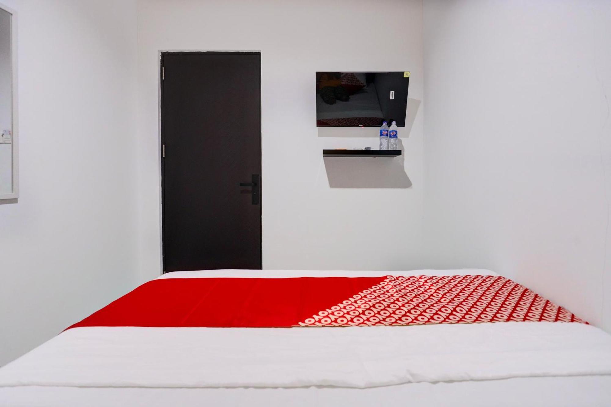 Super Oyo Capital O 93076 Batam Backpacker Guesthouse 2 Pembunuh Eksteriør billede